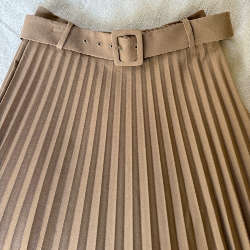 Zara Elegant Tan Pleated Skirt